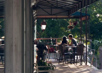 oświetlenie tarasu - piękne i praktyczne rozwiązania - domki z marzeń