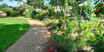 Aranżacja ogrodowych ścieżek- czym się zainspirować?